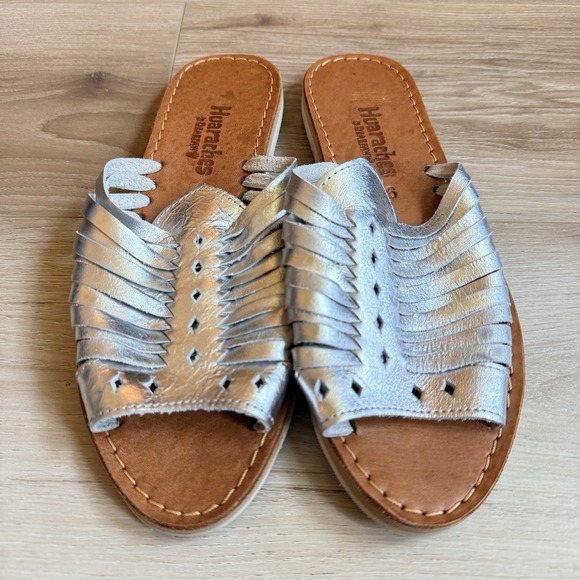 BearPaw Shoes - Huaraches Bearpaw Women's Leather Silver Sandals Size 9 Boho Vacation